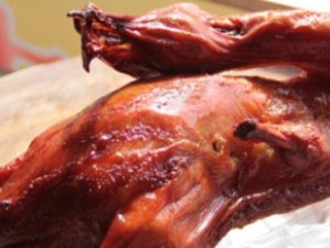 烤鸭技能提升攻略（掌握烤鸭的窍门，让美食更上一层楼）